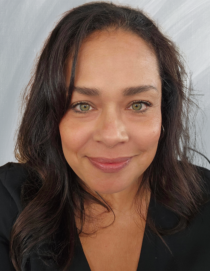 Toni Alvarez headshot